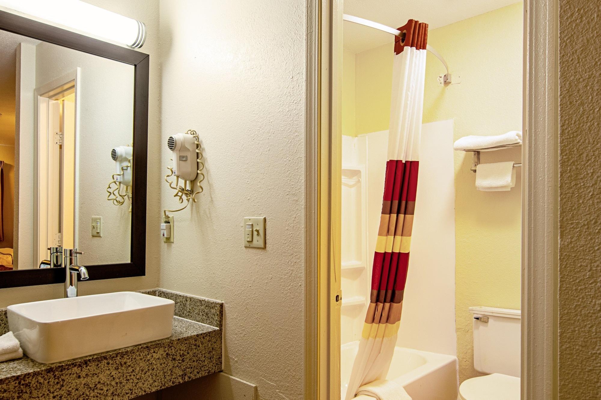Red Roof Inn Scottsburg Εξωτερικό φωτογραφία
