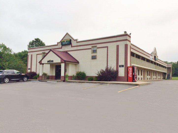 Red Roof Inn Scottsburg Εξωτερικό φωτογραφία